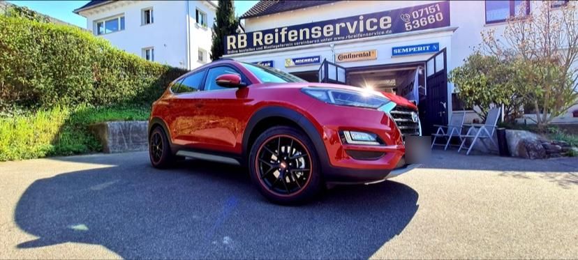 Roter Hyundai vor RB Reifenservice